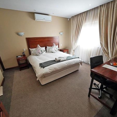Over The Moon Guesthouse Johannesburg Luaran gambar