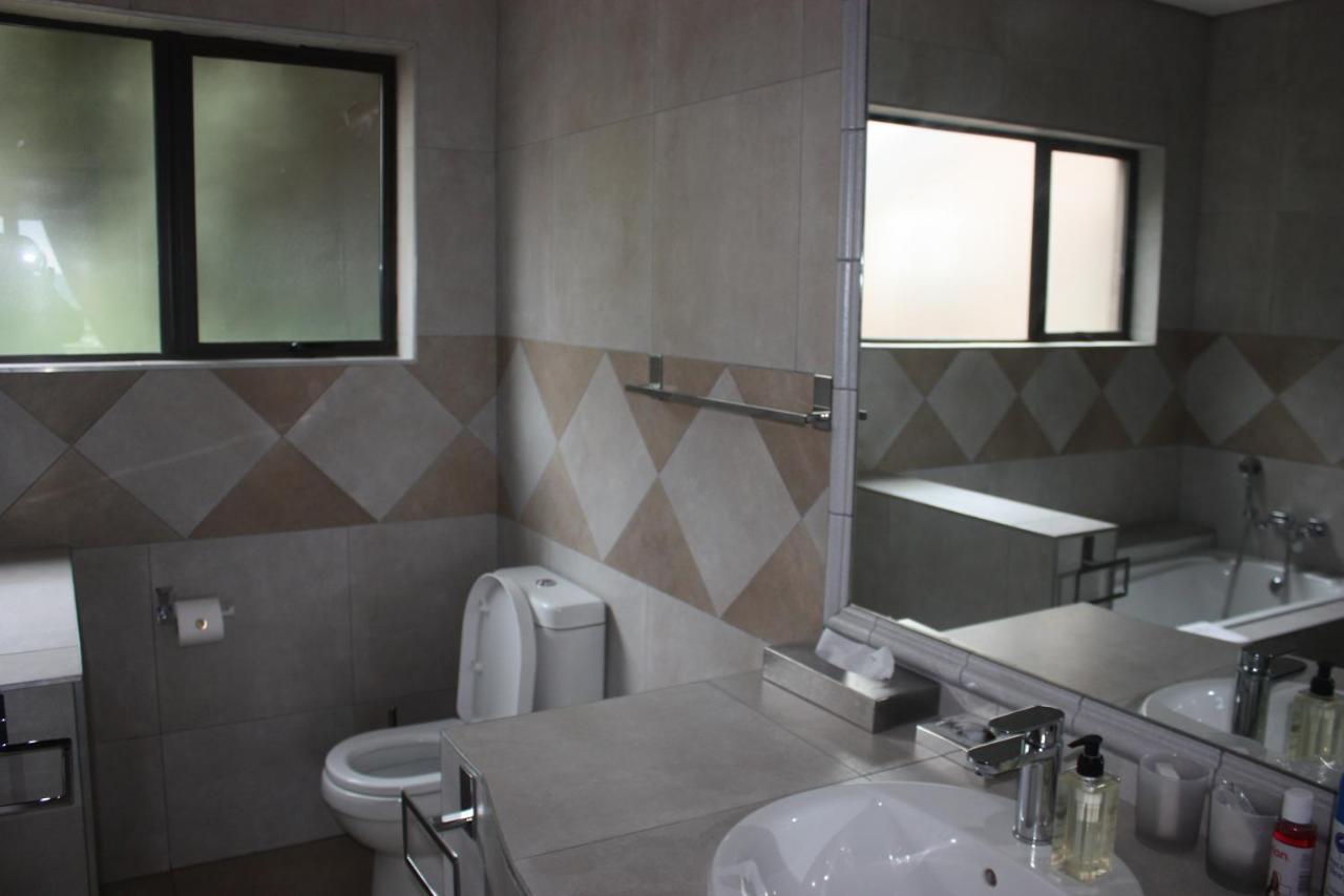 Over The Moon Guesthouse Johannesburg Luaran gambar